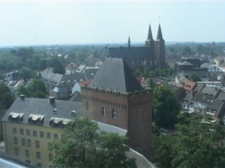 Kleve : Schwanenburg, die Aussicht vom Schwanenturm über den Spiegelturm und die Oberstadt mit der Stiftskirche